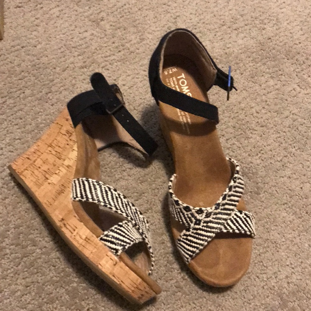 TOMS wedges • 7.5